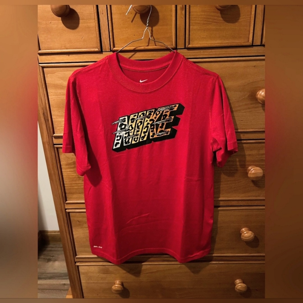 Nike Dri-Fit Short Sleeve Tee. Size Boys Large!